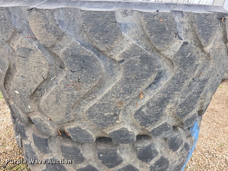 image for item EK6056 (4) Michelin 23.5R25 tires