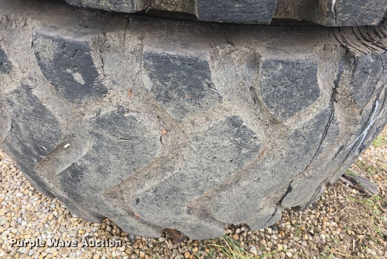 image for item EK6056 (4) Michelin 23.5R25 tires