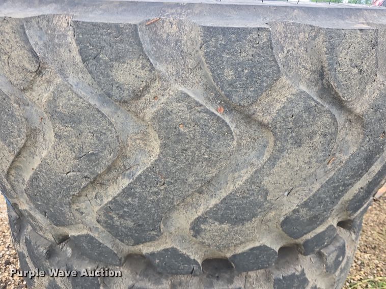 image for item EK6056 (4) Michelin 23.5R25 tires