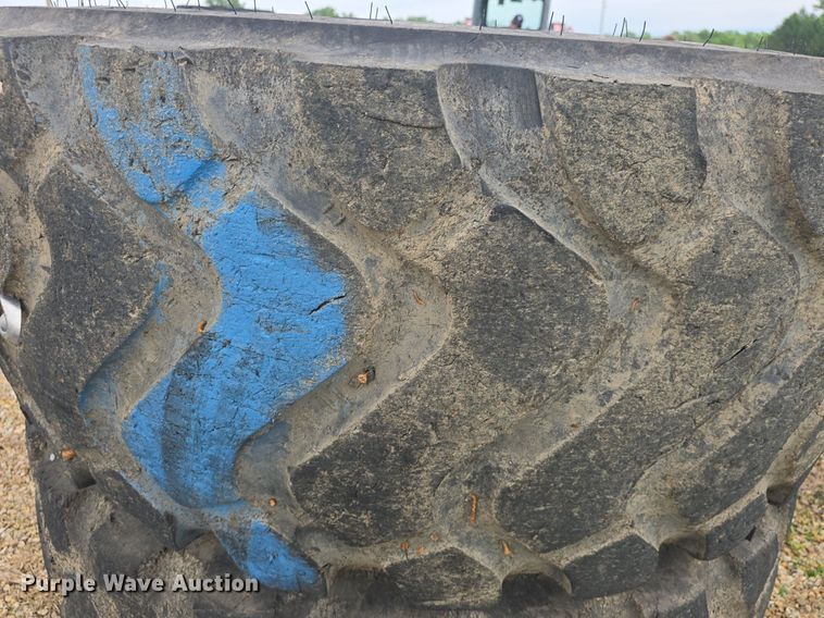 image for item EK6056 (4) Michelin 23.5R25 tires