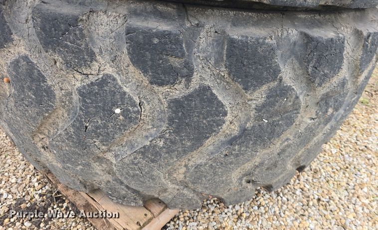 image for item EK6056 (4) Michelin 23.5R25 tires