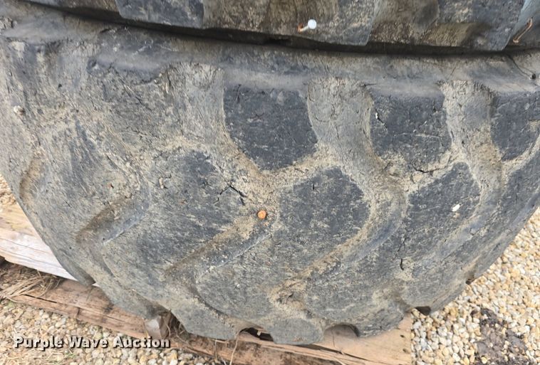 image for item EK6056 (4) Michelin 23.5R25 tires