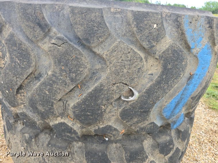 image for item EK6056 (4) Michelin 23.5R25 tires