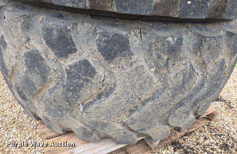 image for item EK6056 (4) Michelin 23.5R25 tires