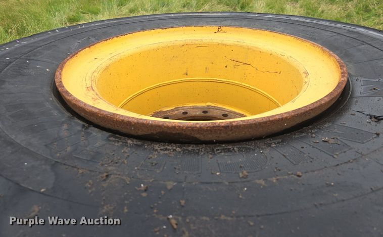 image for item EK6059 (6) 30/65R25 tires and wheels