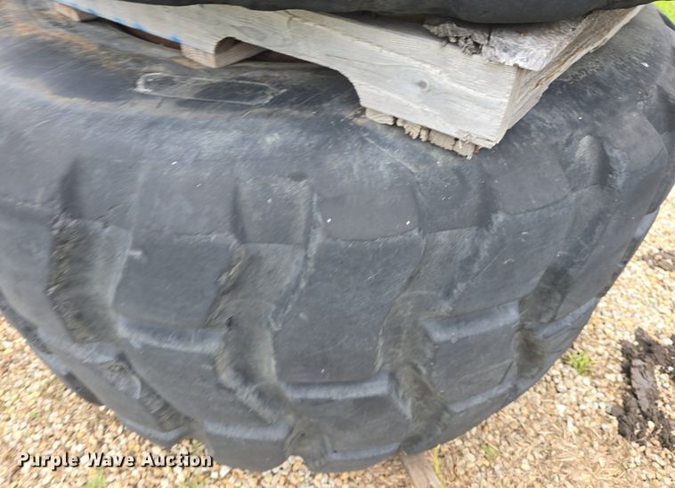 image for item EK6059 (6) 30/65R25 tires and wheels