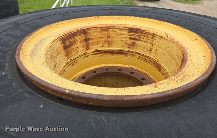 image for item EK6059 (6) 30/65R25 tires and wheels