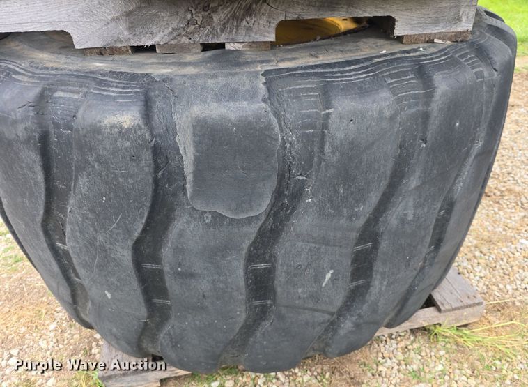 image for item EK6059 (6) 30/65R25 tires and wheels