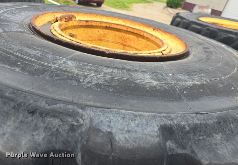 image for item EK6059 (6) 30/65R25 tires and wheels