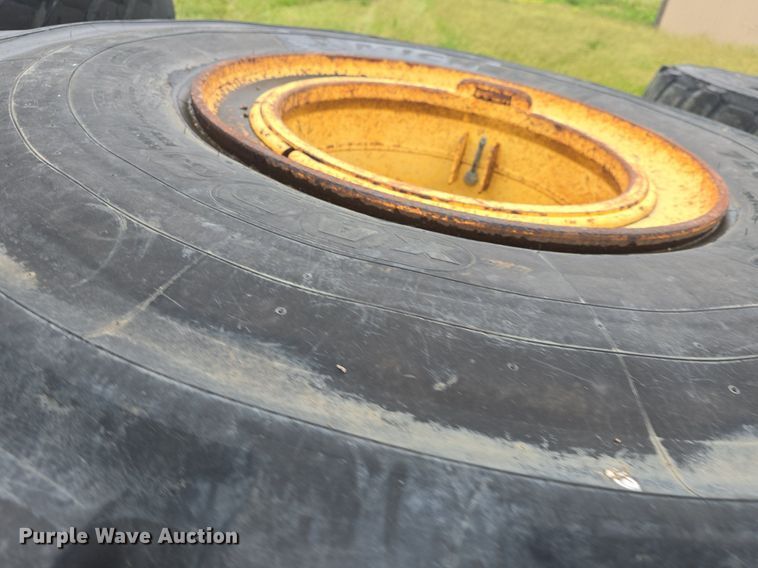 image for item EK6059 (6) 30/65R25 tires and wheels