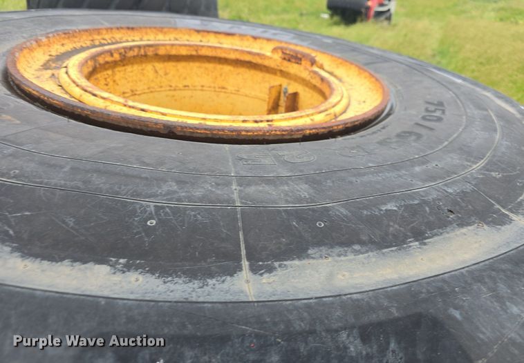 image for item EK6059 (6) 30/65R25 tires and wheels