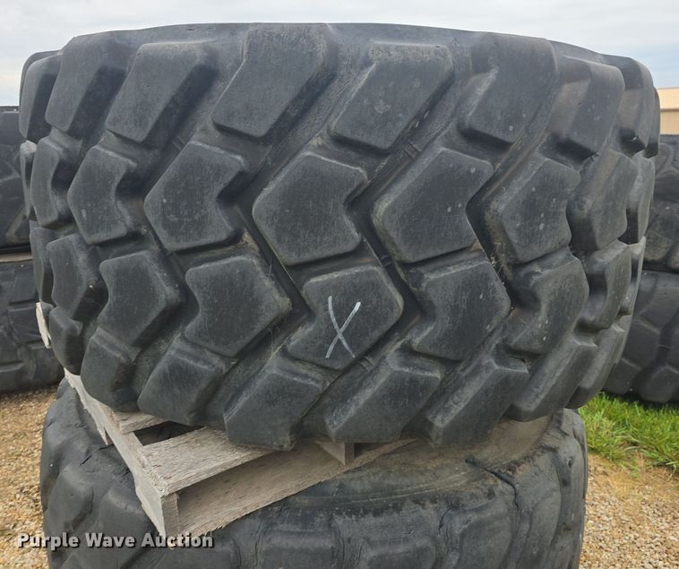 image for item EK6059 (6) 30/65R25 tires and wheels