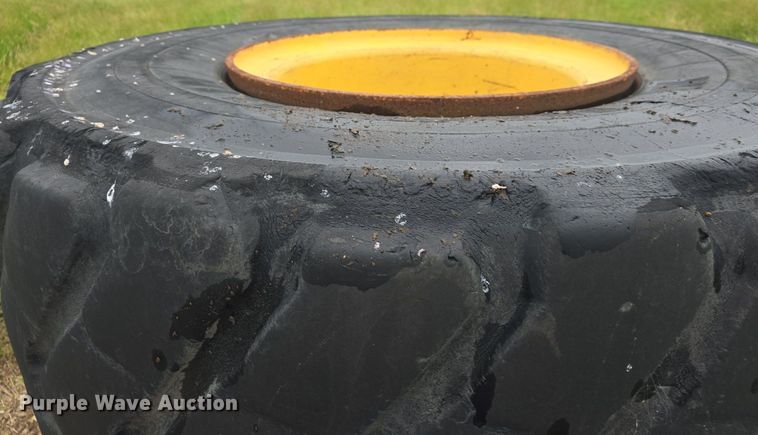 image for item EK6059 (6) 30/65R25 tires and wheels