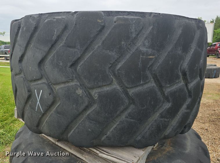 image for item EK6059 (6) 30/65R25 tires and wheels