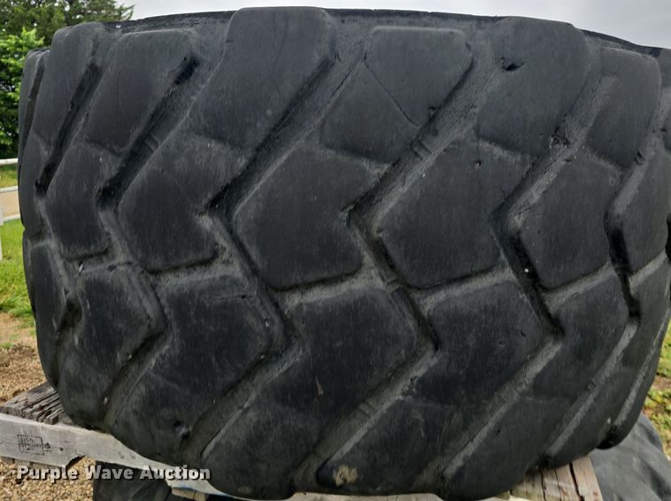 image for item EK6059 (6) 30/65R25 tires and wheels