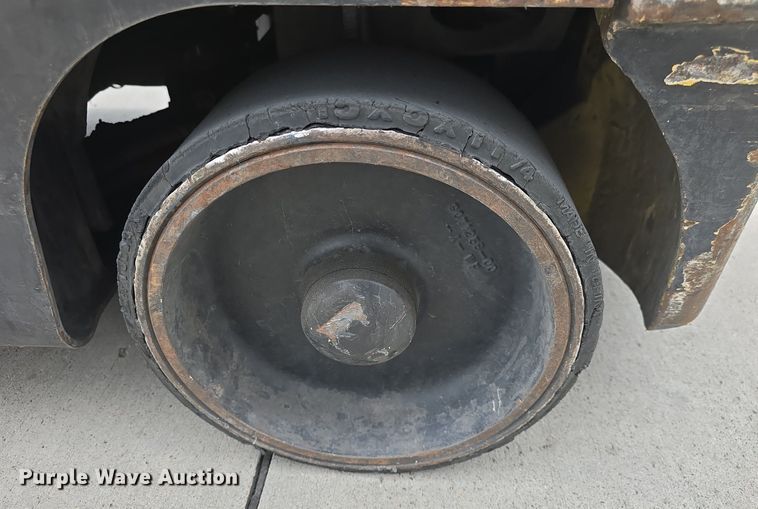 image for item EK6107 Hyster S30XM forklift