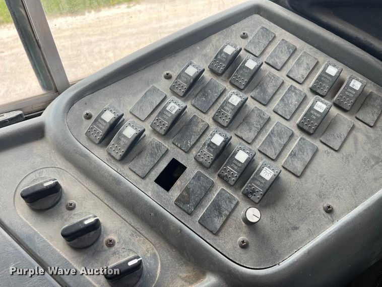 image for item EK8650 2005 International CE300 school bus