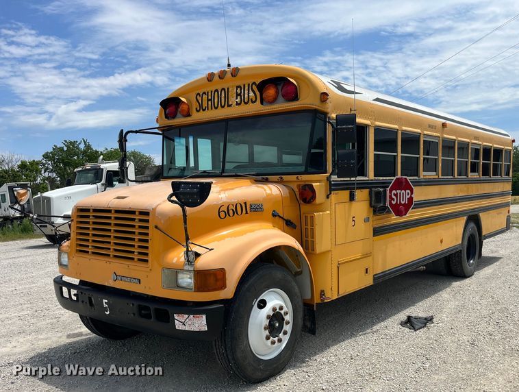 image for item EK8653 2002 International  3800 school bus