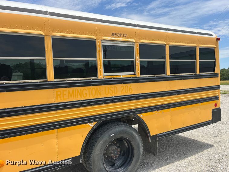 image for item EK8653 2002 International  3800 school bus