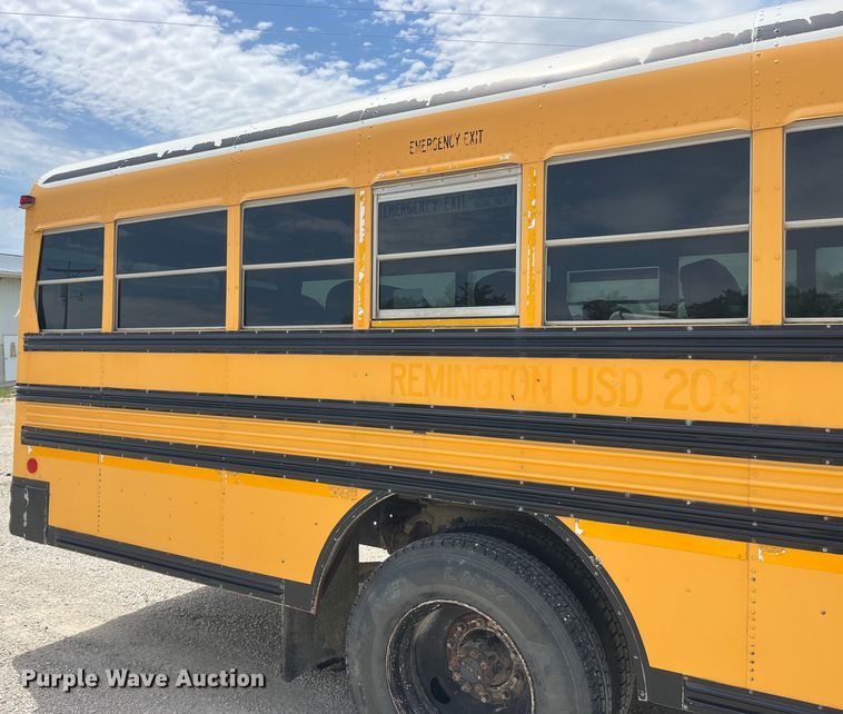 image for item EK8653 2002 International  3800 school bus