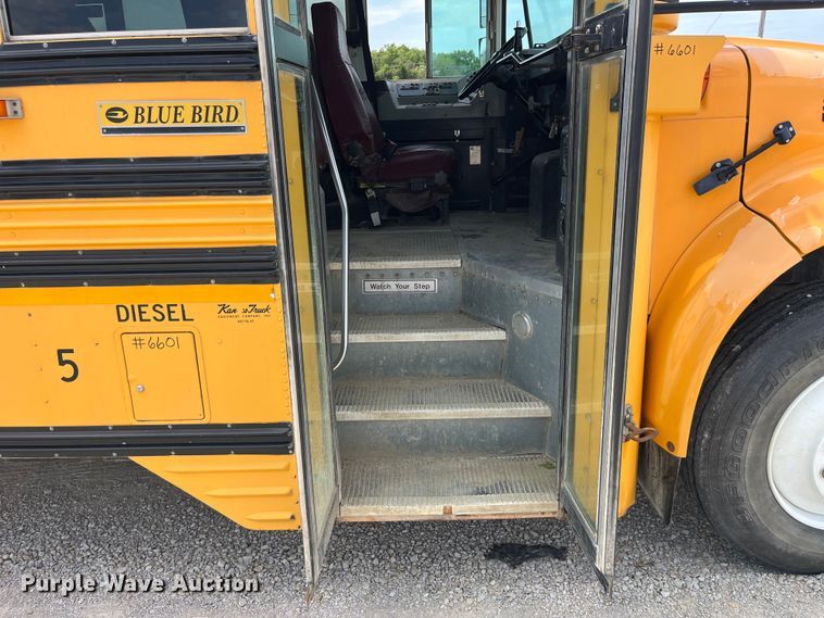 image for item EK8653 2002 International  3800 school bus