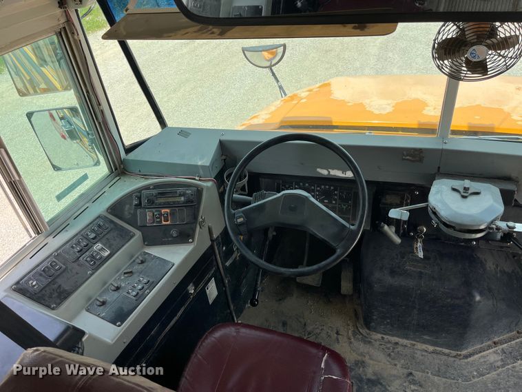 image for item EK8653 2002 International  3800 school bus