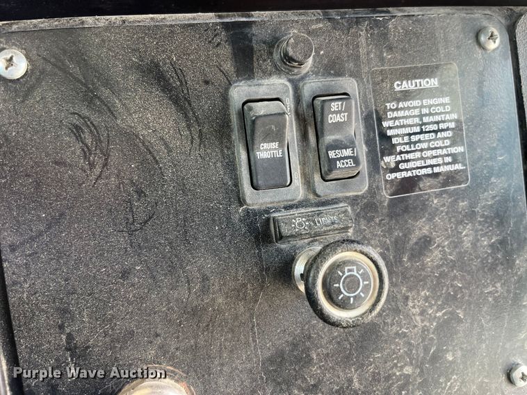 image for item EK8653 2002 International  3800 school bus