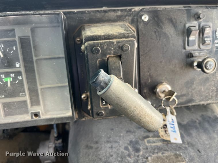 image for item EK8653 2002 International  3800 school bus