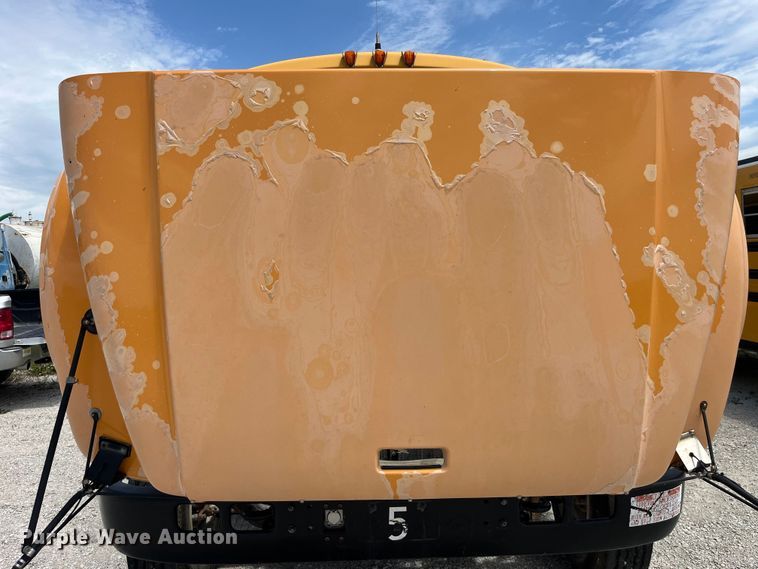 image for item EK8653 2002 International  3800 school bus