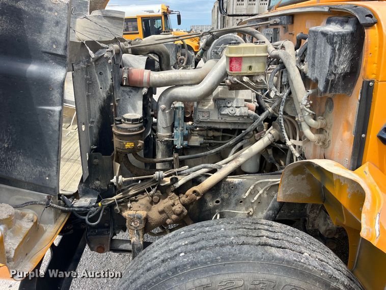 image for item EK8653 2002 International  3800 school bus