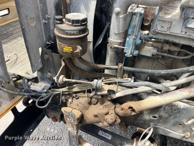 image for item EK8653 2002 International  3800 school bus