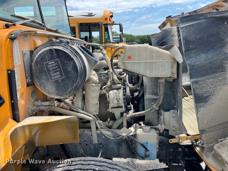 image for item EK8653 2002 International  3800 school bus