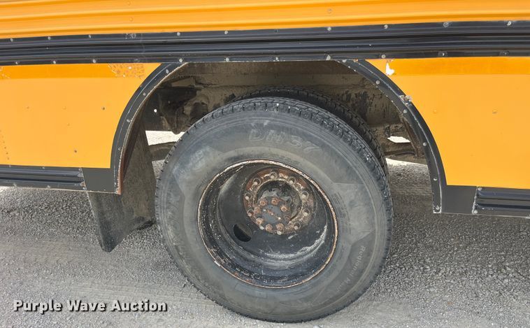 image for item EK8653 2002 International  3800 school bus
