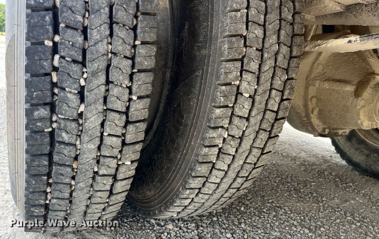 image for item EK8653 2002 International  3800 school bus