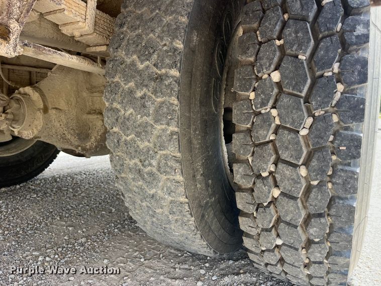 image for item EK8653 2002 International  3800 school bus