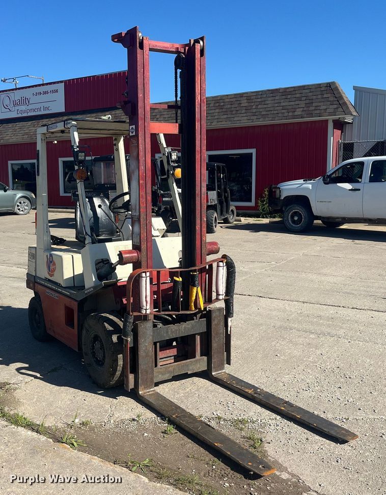 image for item EK8690 Nissan forklift