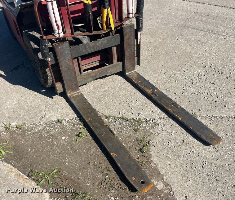 image for item EK8690 Nissan forklift