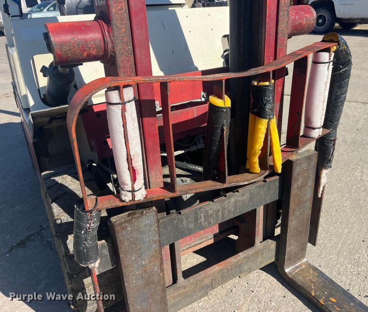 image for item EK8690 Nissan forklift