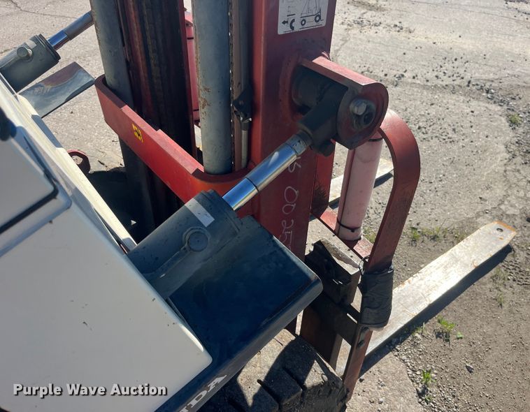 image for item EK8690 Nissan forklift