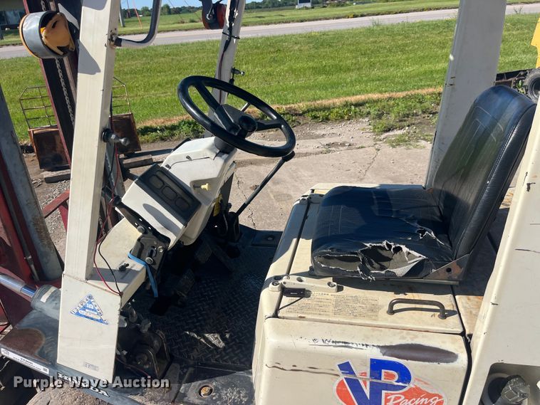 image for item EK8690 Nissan forklift