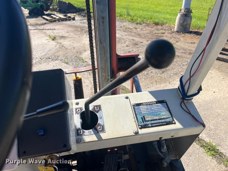 image for item EK8690 Nissan forklift