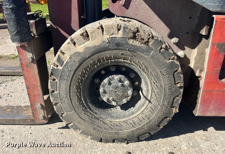 image for item EK8690 Nissan forklift