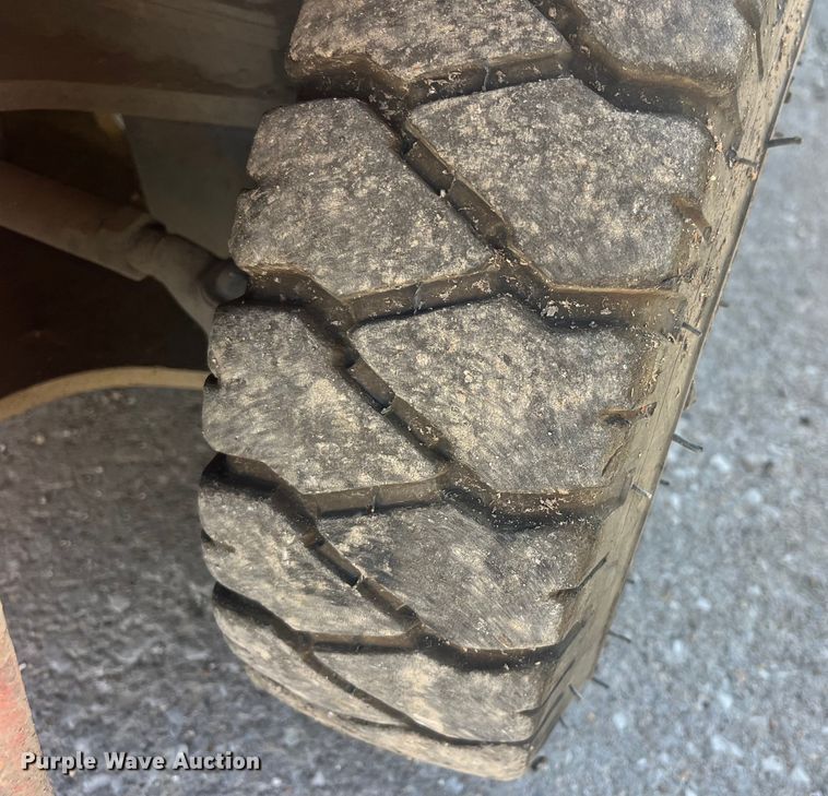 image for item EK8690 Nissan forklift