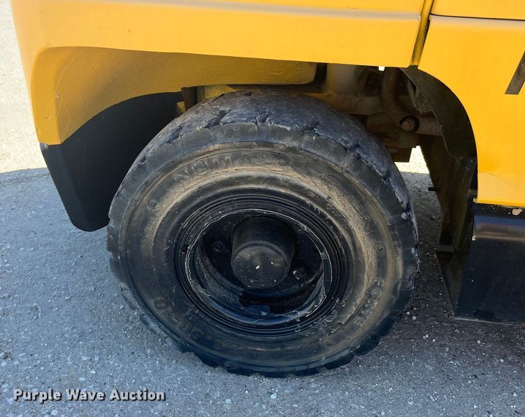 image for item EK8691 2010 Hyster H60XM forklift