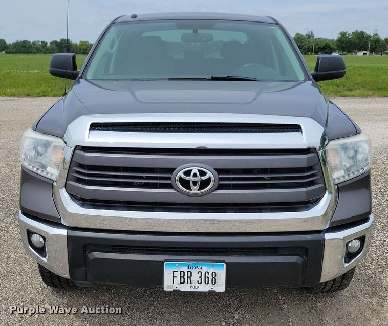 image for item KB9018 2015 Toyota Tundra CrewMax pickup truck