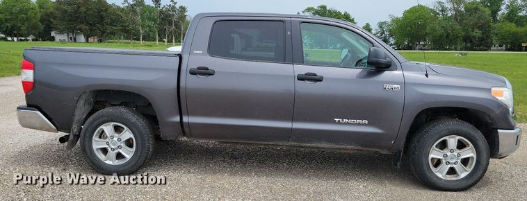 image for item KB9018 2015 Toyota Tundra CrewMax pickup truck