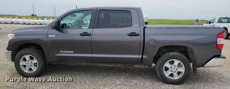 image for item KB9018 2015 Toyota Tundra CrewMax pickup truck