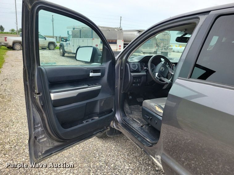 image for item KB9018 2015 Toyota Tundra CrewMax pickup truck