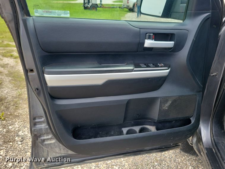 image for item KB9018 2015 Toyota Tundra CrewMax pickup truck