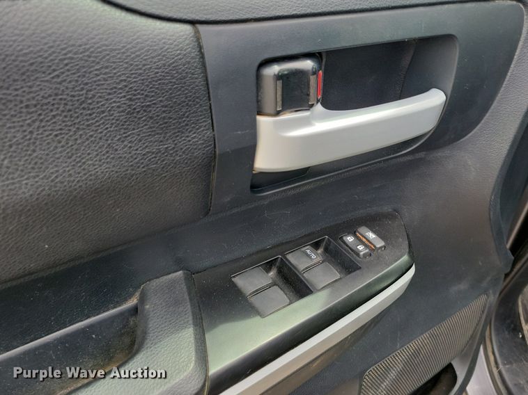 image for item KB9018 2015 Toyota Tundra CrewMax pickup truck